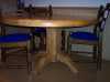 Prodám stůl masiv Dub světlý ovál délka 148 šířka 116, deska 6,5 cm ,výška stolu 76 cm ,kvalitní zpracování opravdu masivní.