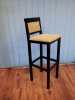 Židle STRAKOŠ DM33 je barová židle, kterou umíme dodat v různých provedeních (celodřevěná, s čalouněným sedákem i celočalouněnou). Tato židle je vyrobená z masívu přírodního dřeva buku o rozměrech: šířka 42cm, výška opěradla 116cm, výška sedací plochy 87 cm, hloubka 42cm. Šířka 42 cm. Nosnost 120kg, zesílená bytelná konstrukce. ŽIDLE JE VHODNÁ DO RESTAURACÍ, HOTELů, VINÁREN i DOMÁCNOSTÍ.
Pouze poslední 3 kusy, barevné provedení č.6 - wenge, látka bigos-boy K796. (béžová)
Dodáváme pouze celý komplet.
