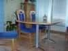 Prodám 6 židlí a stůl o rozměrech 163x91 cm.Židle jsou krásné s modrým polstrováním.