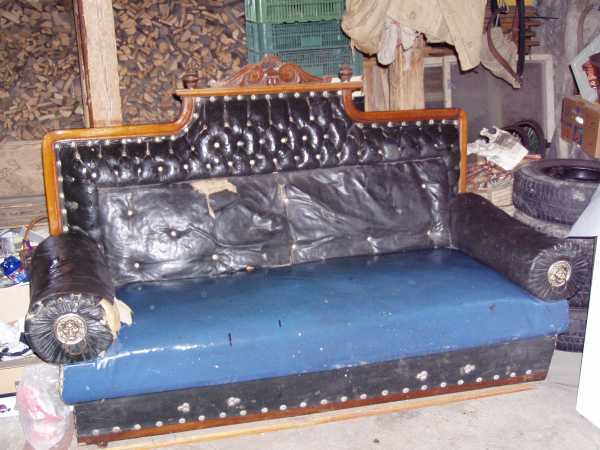 Starožitný gauč k renovaci