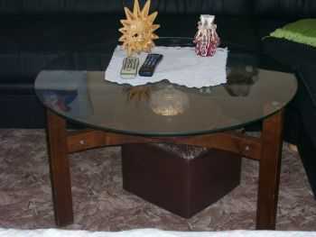 skleneny konferencni  stolek