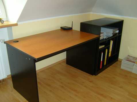 Prodám kancelářský nábytek-stůl+ 2x