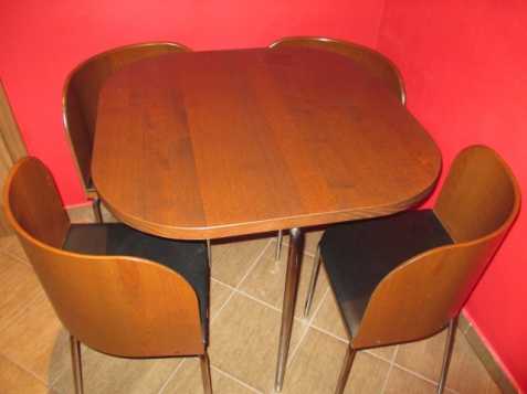 Stůl se 4.židlemi-nepoužívaný