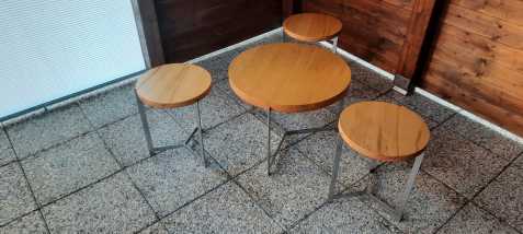 Konferenční stolek + taburety