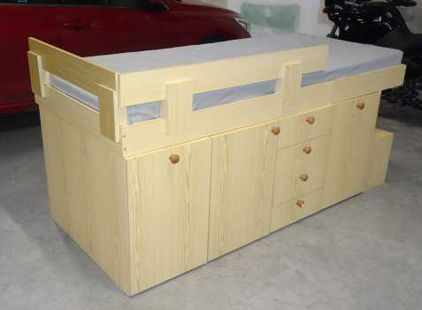 Praktická postel s úlož.propstory